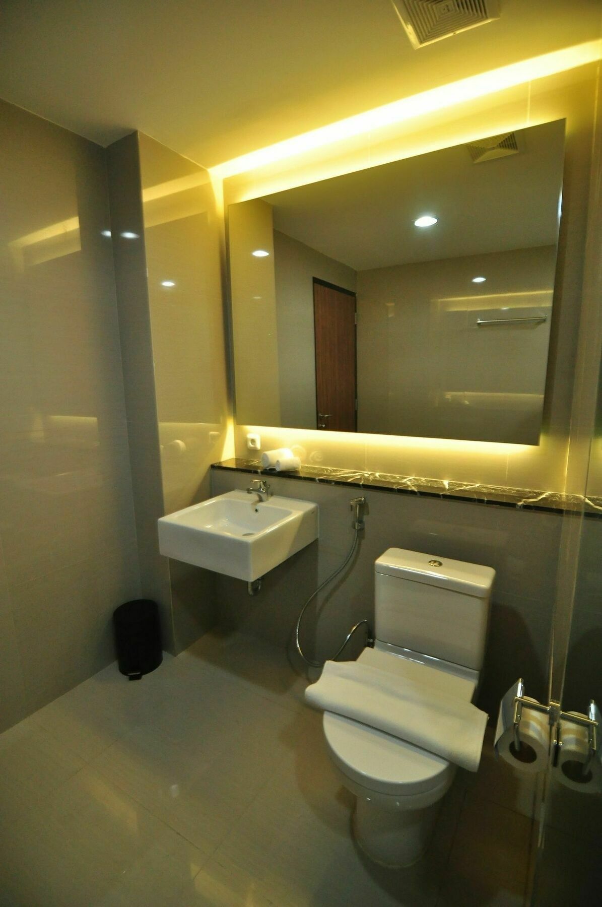 Demelia Hotel マカッサル エクステリア 写真